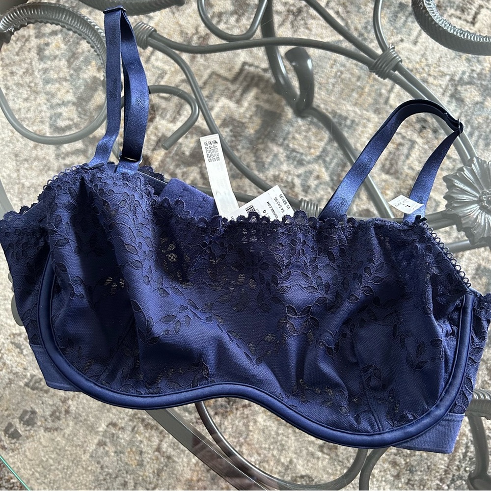 NWT Victoria's Secret (Pink) Navy Floral Lace Underwire Bralette